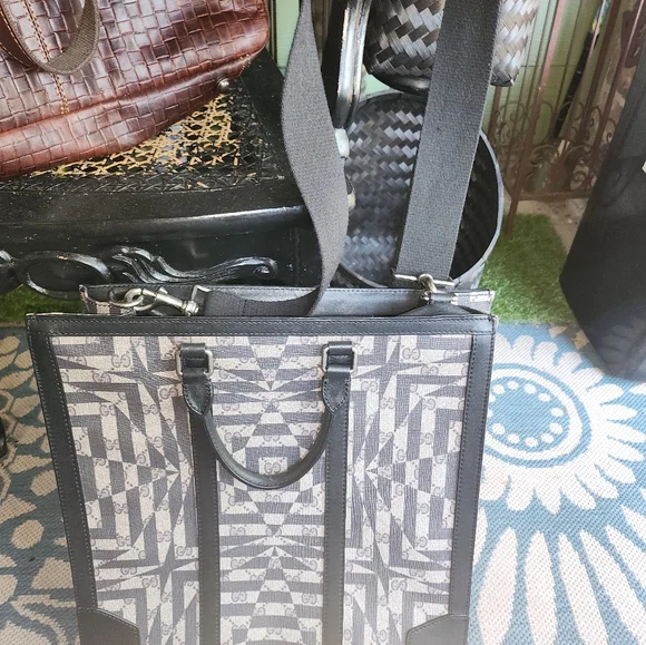 LARGE LEATHER TOTE BY GUCCI - Picture 2 of 10